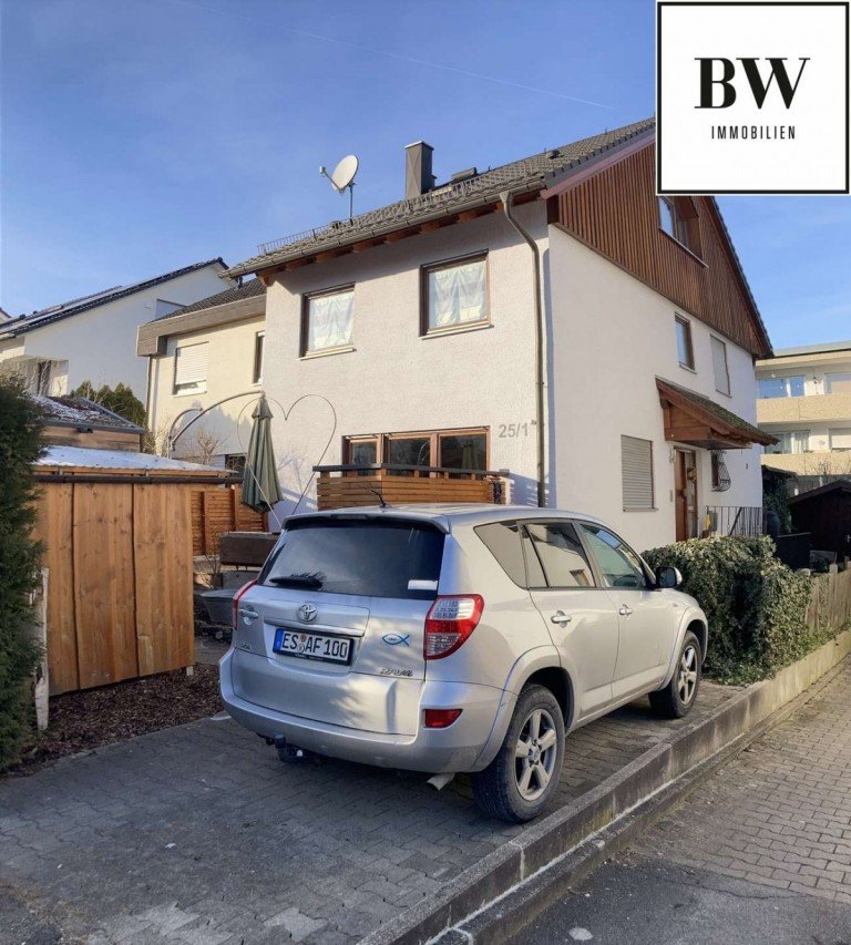 Vorderansicht Filderstadt Doppelhaush�lfte DHH top saniert!